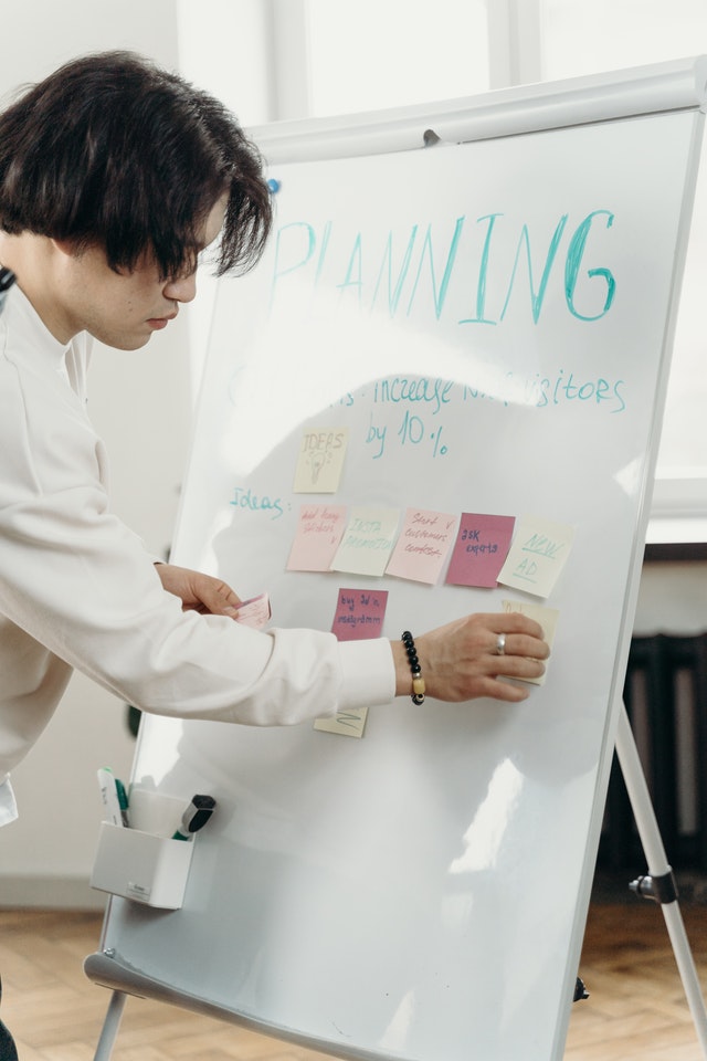 Project Management Essentials: Reporting and Tracking
